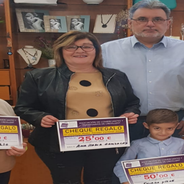 Las ganadoras del Concurso de Carnaval reciben sus premios